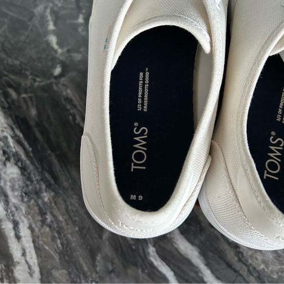 Carlo Lace-Up Sneaker - Picture 8 of 10